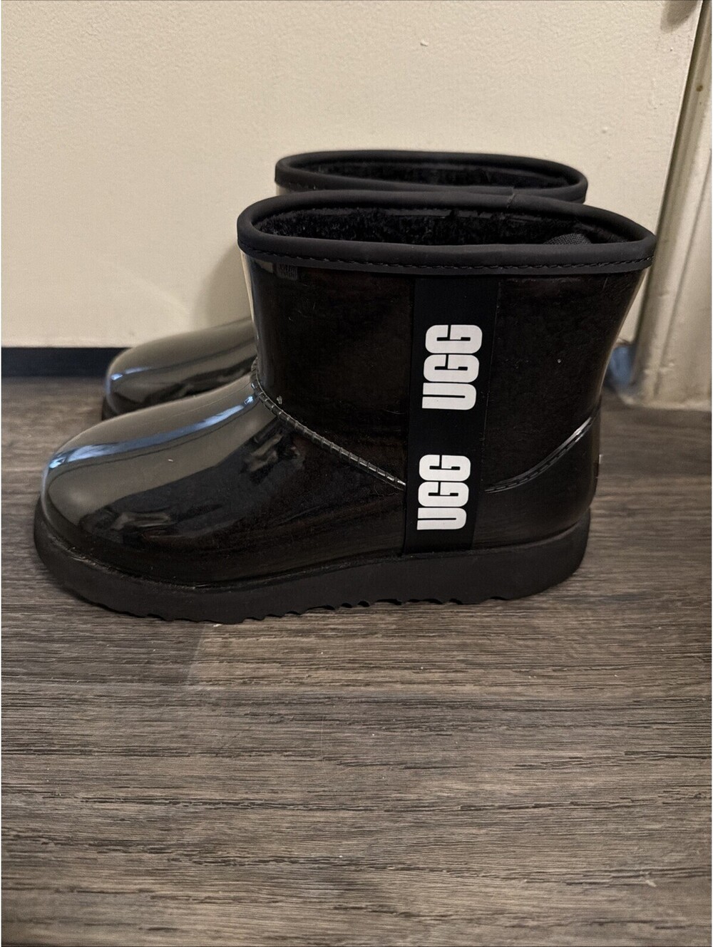 Ugg Classic Clear Mini ll Black Waterproof Boots Kids Size 4 Women’s 5 Used